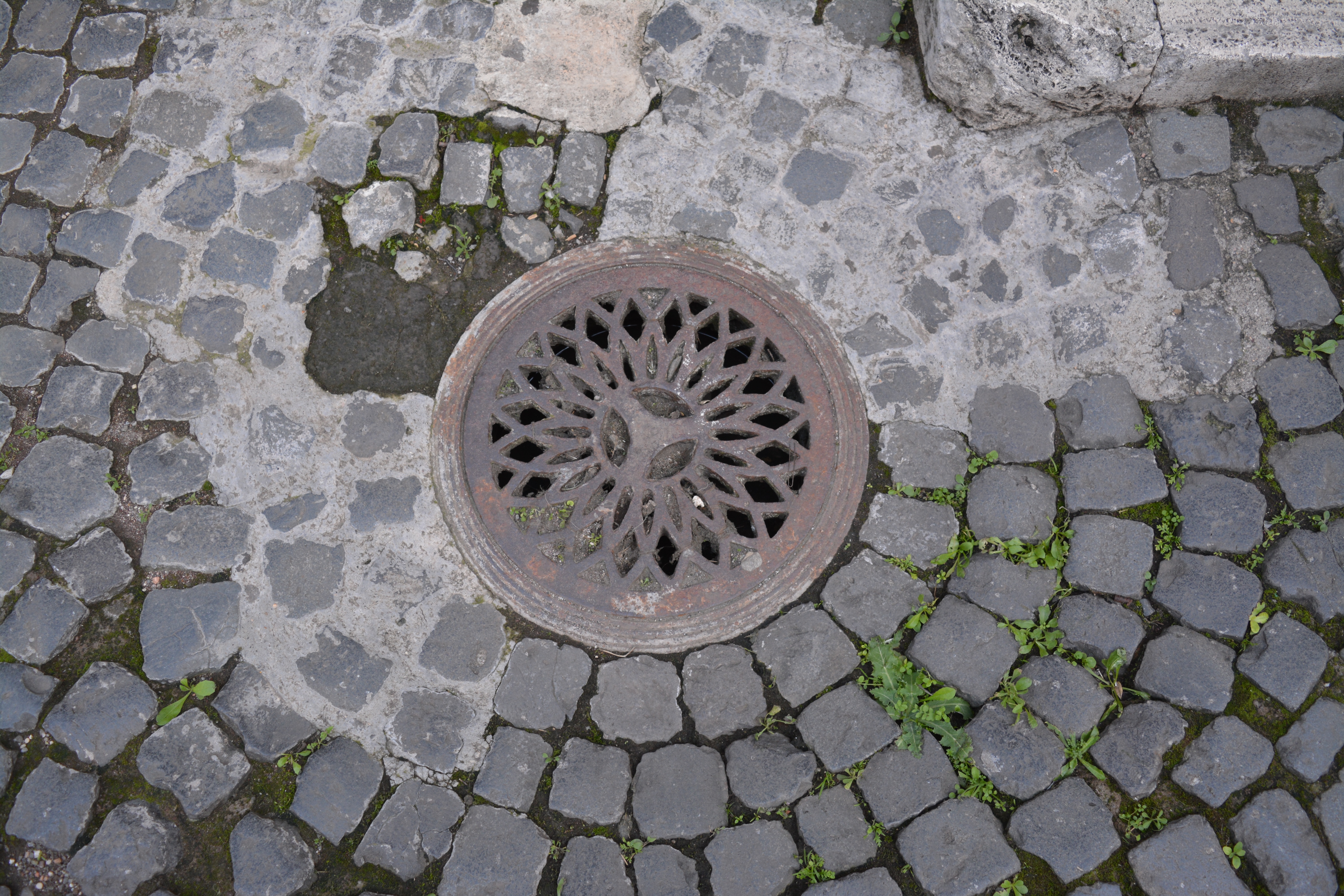 Фото люка Италия, завод Италия