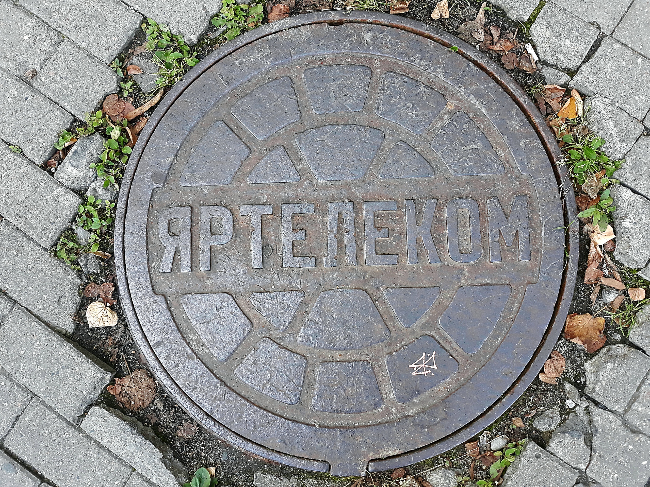 Фото люка Канализационный люк «Яртелеком» — №1, завод Яртелеком