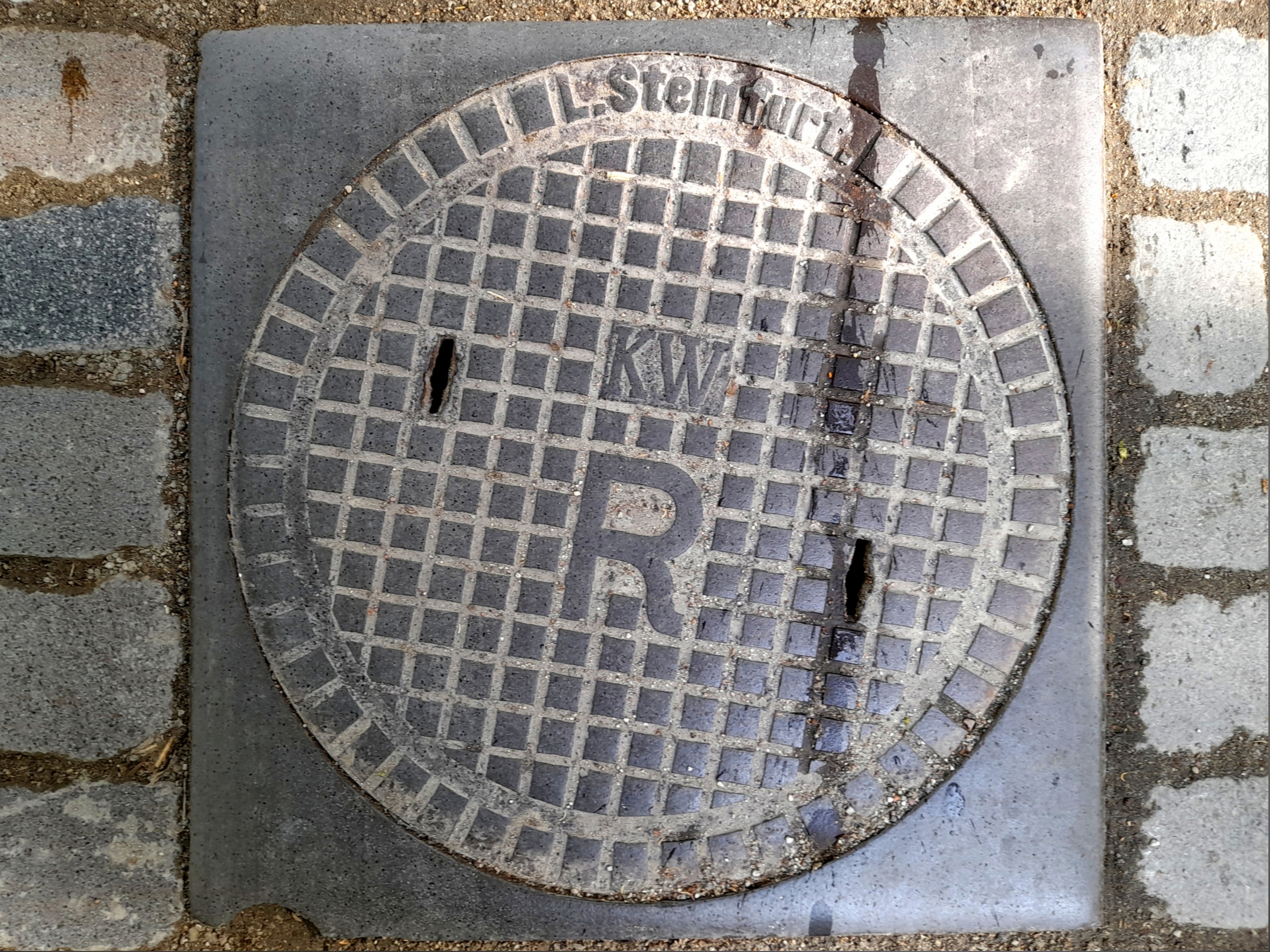 Фото люка Канализационный люк «Waggonfabriek L. Steinfurt A.G.» — №5, завод Waggonfabriek L. Steinfurt A.G.