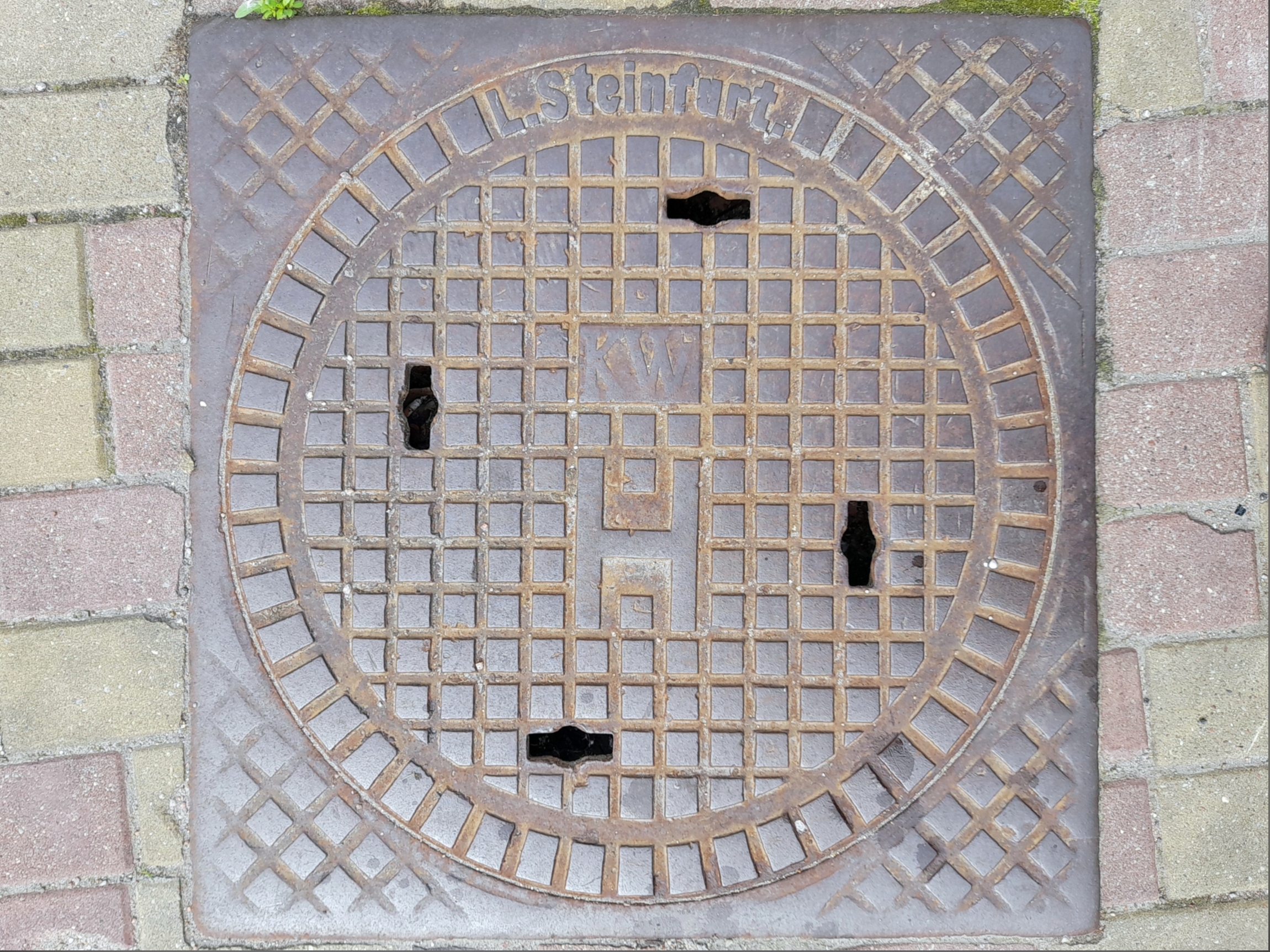 Фото люка Канализационный люк «Waggonfabriek L. Steinfurt A.G.» — №7, завод Waggonfabriek L. Steinfurt A.G.