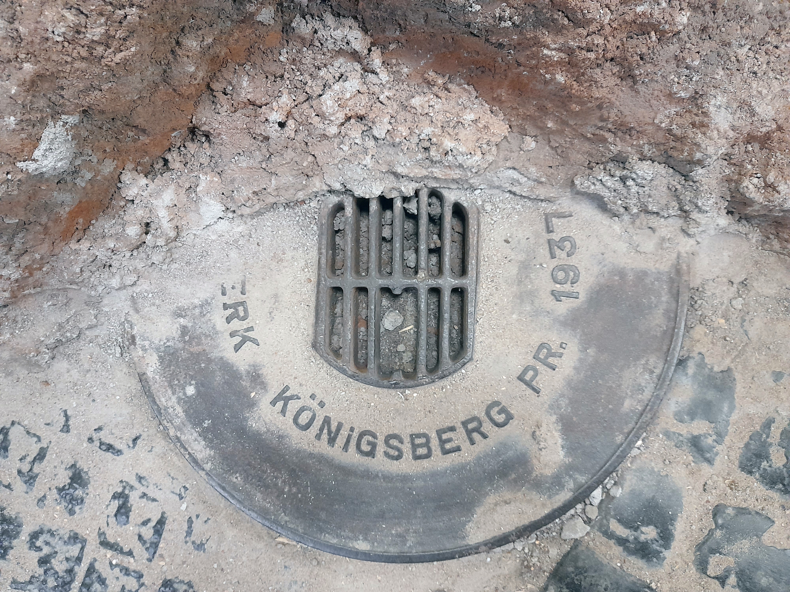 Фото люка Канализационный люк «Odin-Werk Maschinenfabrik und Gießerei GmbH» — №3, завод Odin-Werk Maschinenfabrik und Gießerei GmbH